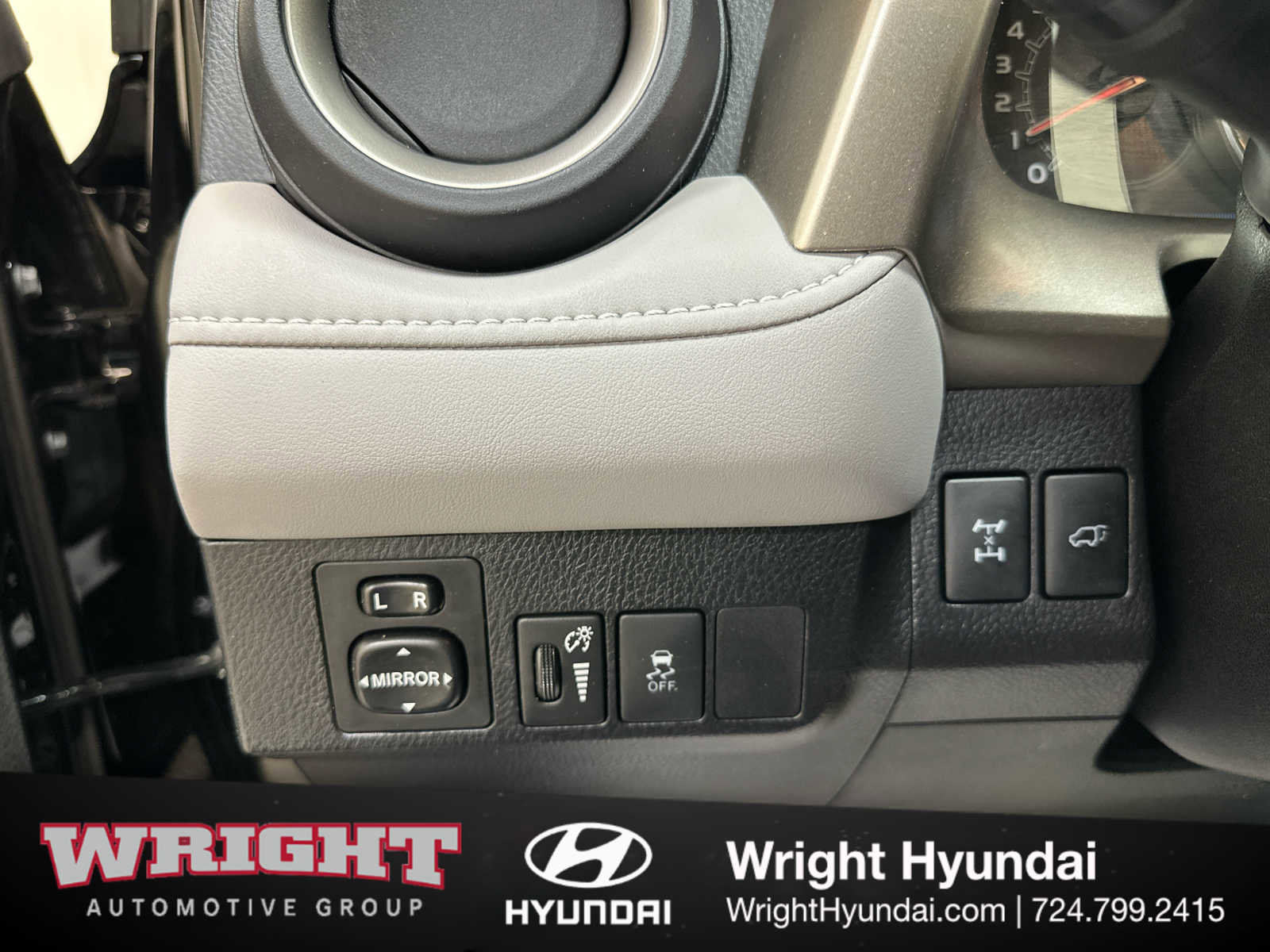 Used 2015 Toyota RAV4 Limited AWD/4WD image 31