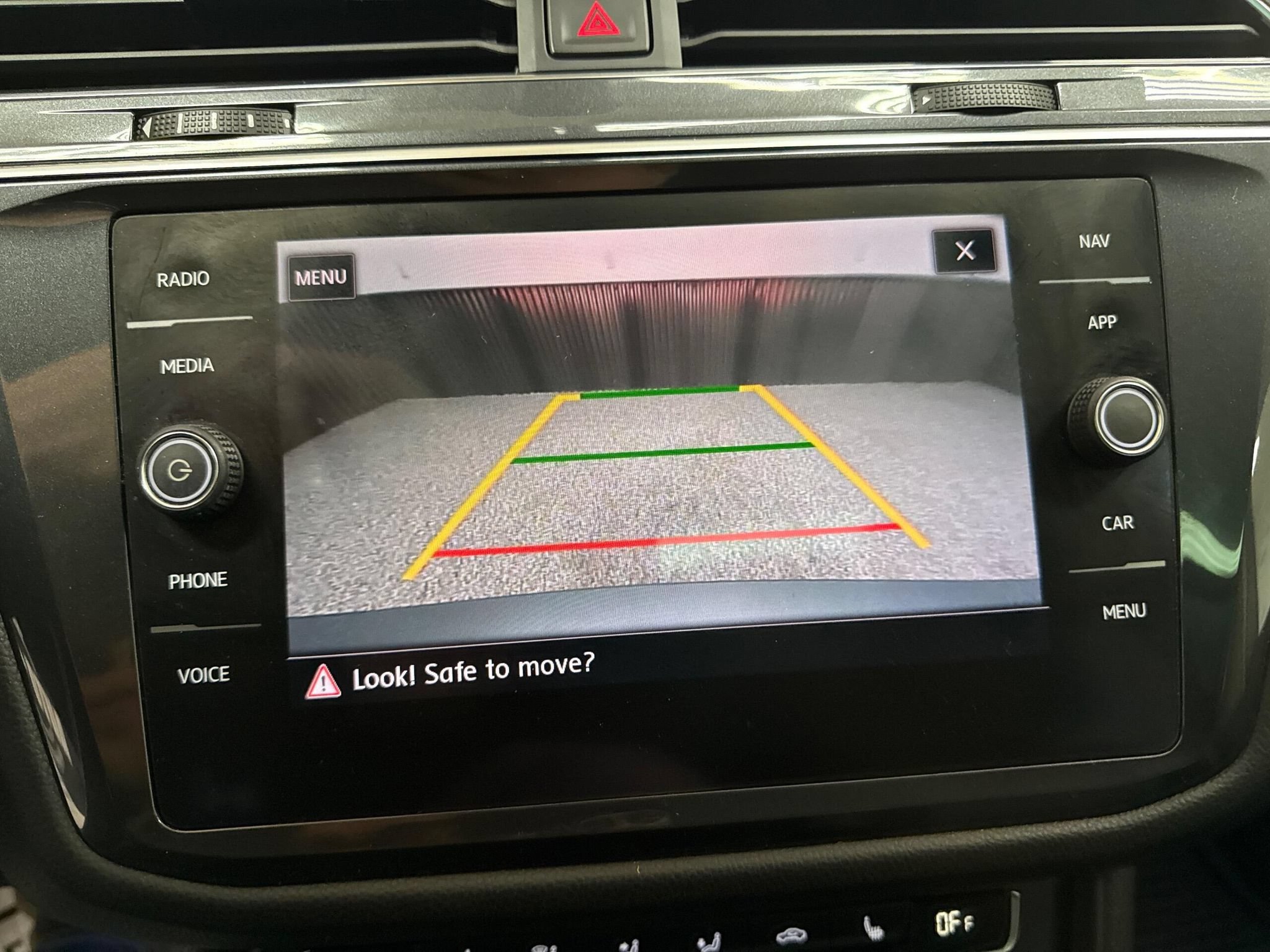 Used 2019 Volkswagen Tiguan SEL AWD/4WD image 15