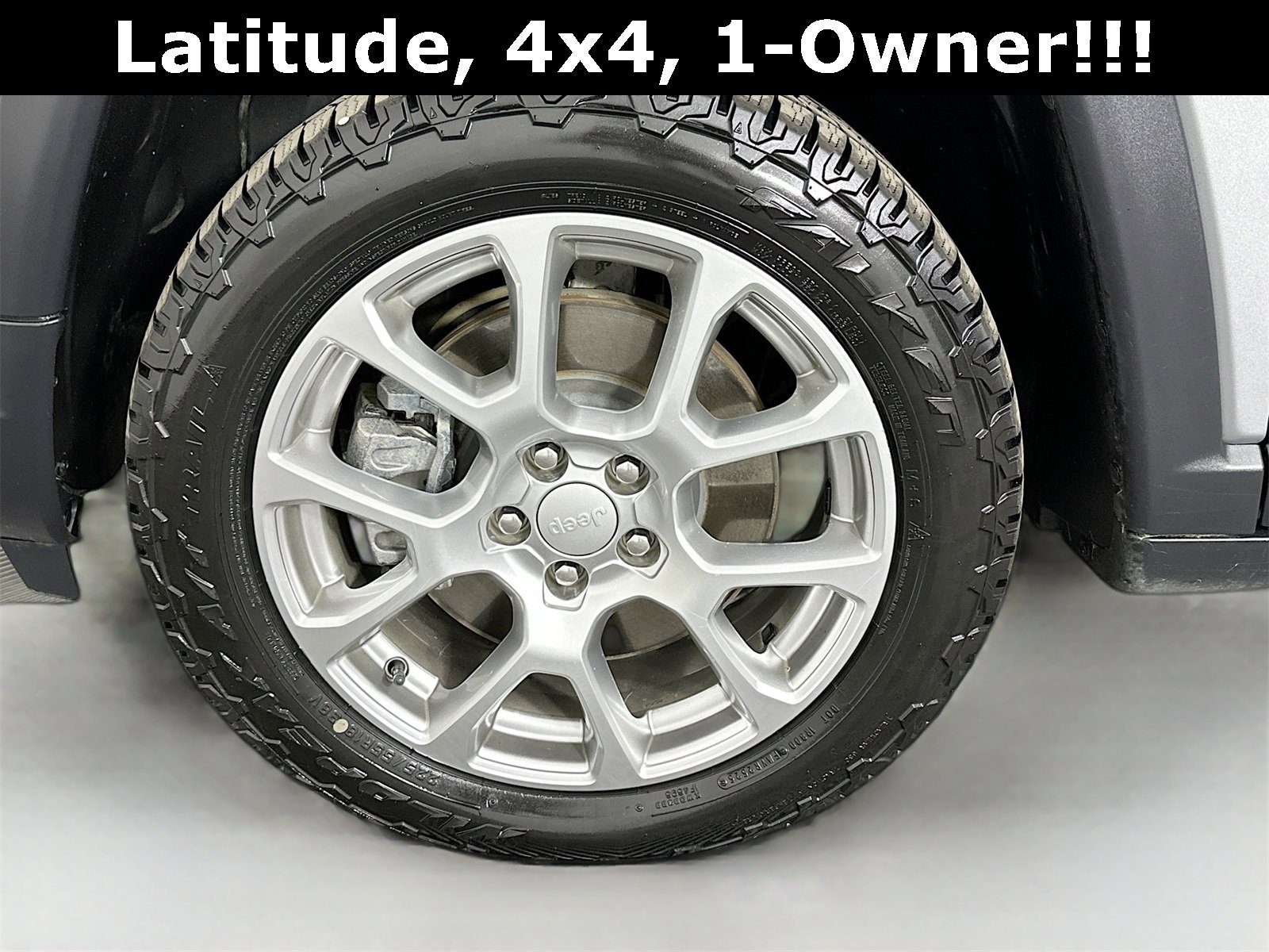 Used 2023 Jeep Compass Latitude w/ Sun and Sound Group image 33