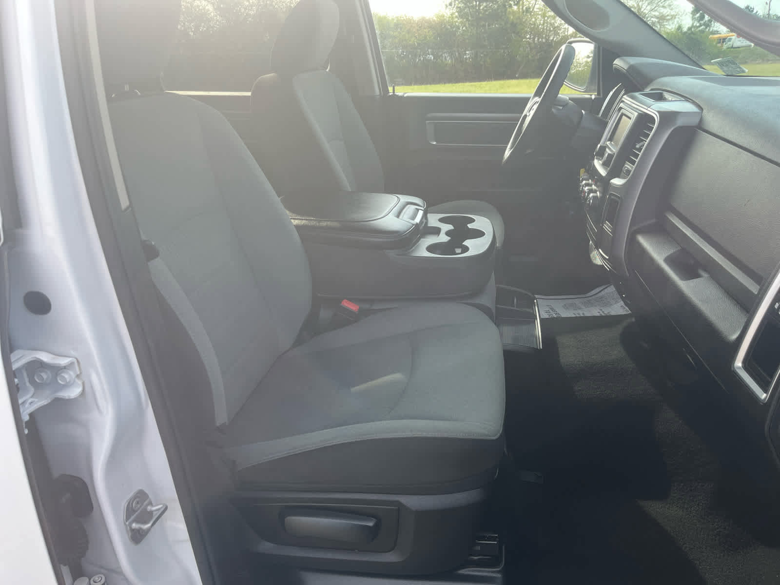 Used 2022 RAM 1500 Classic SLT image 31