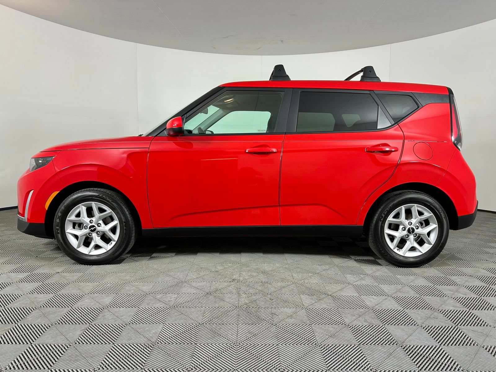 Used 2024 Kia Soul LX w/ Option Group 015 FWD image 11
