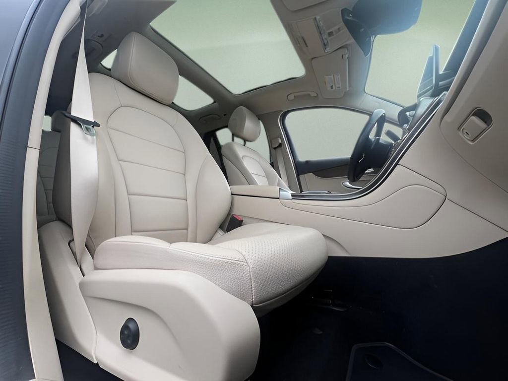Used 2022 Mercedes-Benz GLC 300 4MATIC image 24