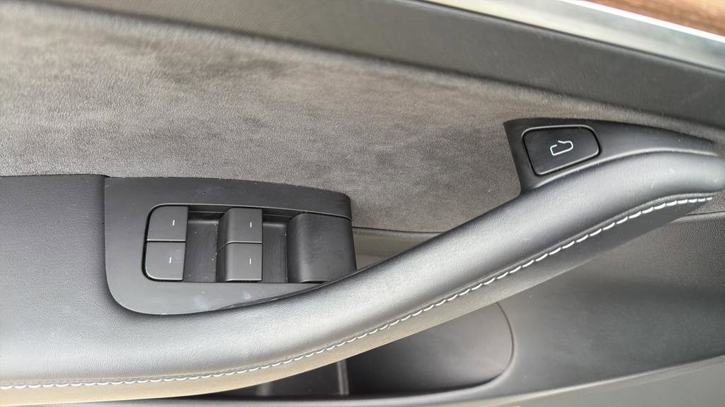 Used 2023 Tesla Model 3 Standard Range image 22