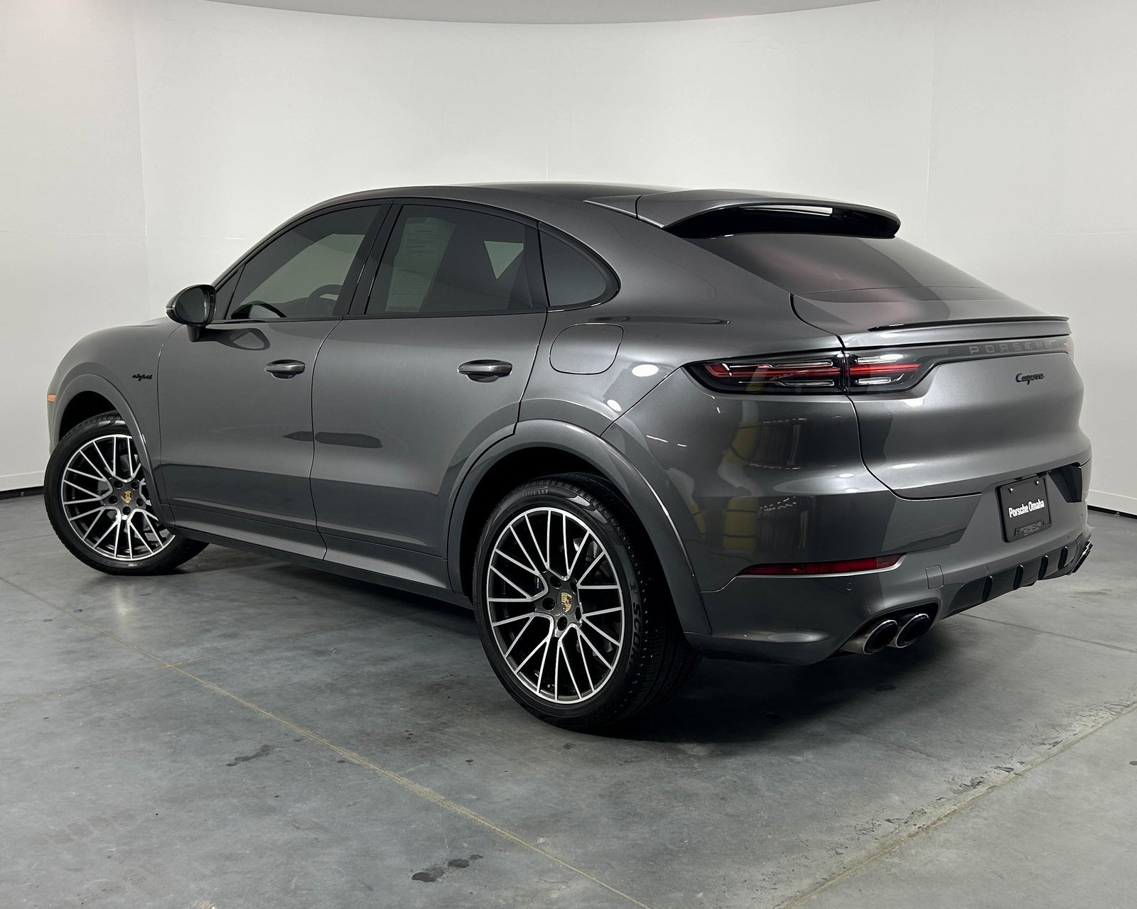 Used 2023 Porsche Cayenne Coupe image 3