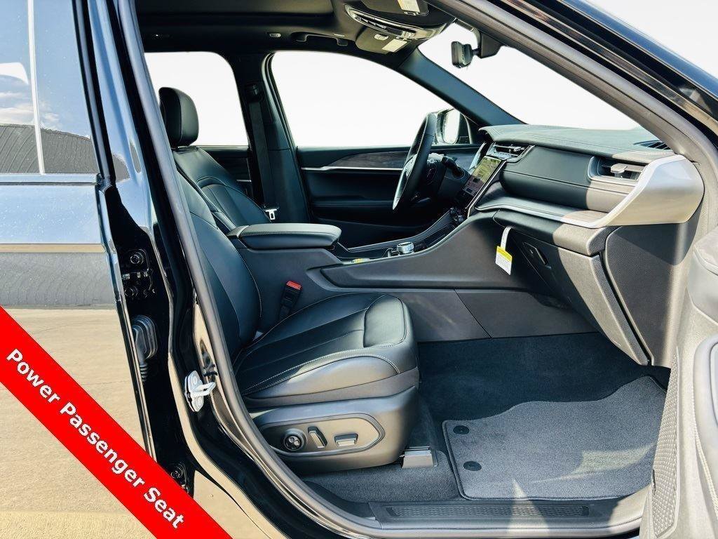 New 2024 Jeep Grand Cherokee Limited 4xe w/ Luxury Tech Group II AWD/4WD image 32