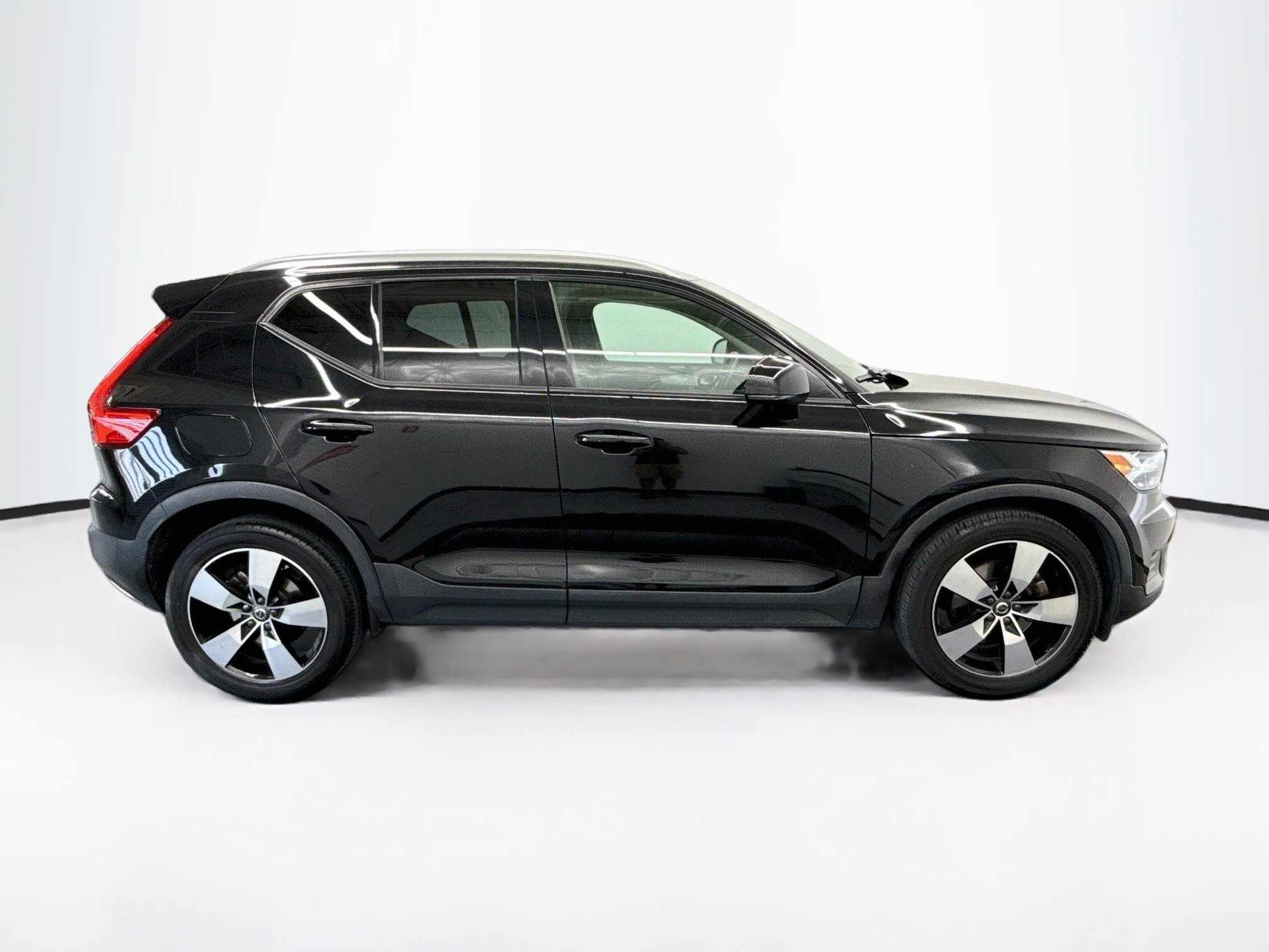 Used 2022 Volvo XC40 T5 Momentum AWD/4WD image 10