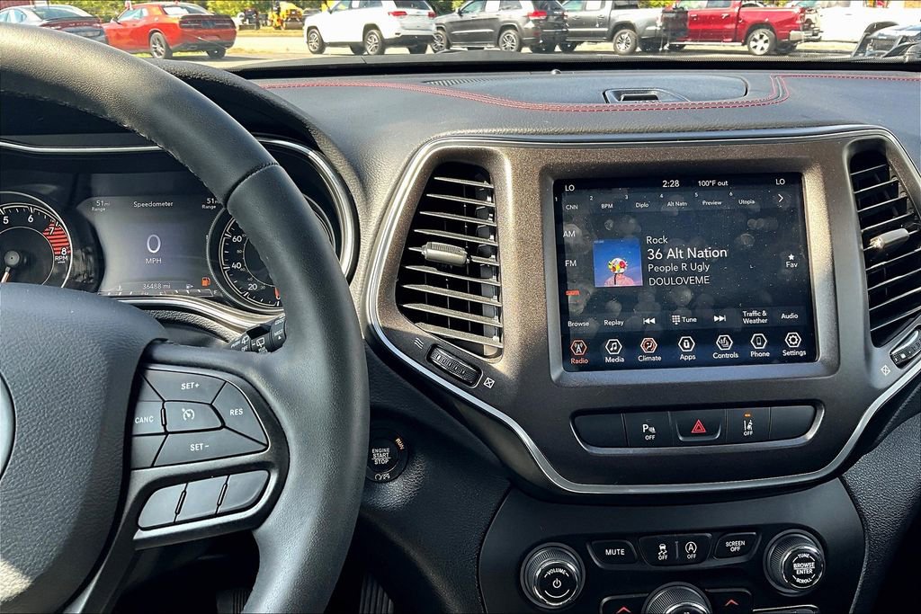 Used 2021 Jeep Cherokee Trailhawk w/ Comfort/Convenience Group image 6