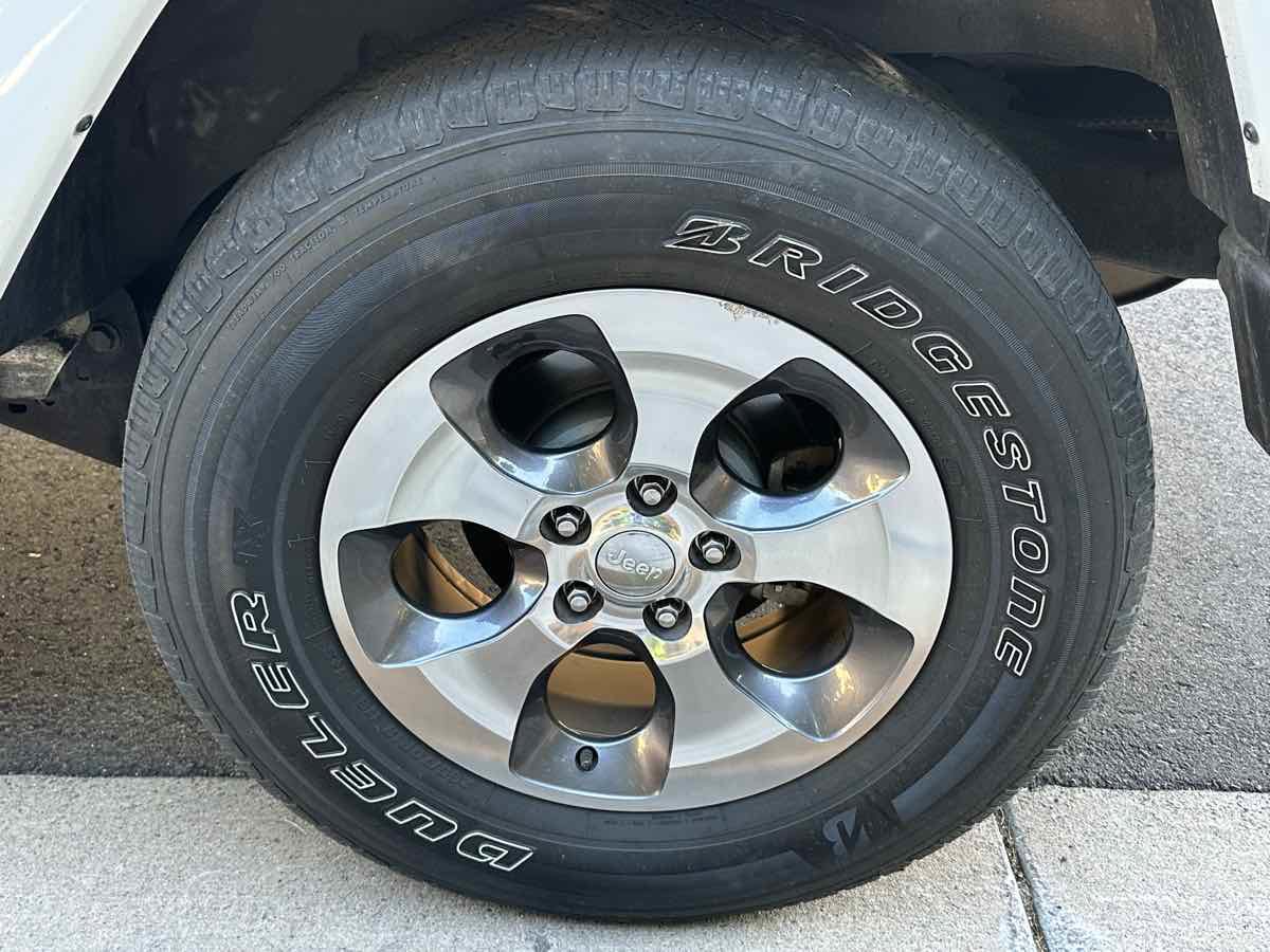 Used 2016 Jeep Wrangler Unlimited Sahara w/ Connectivity Group image 29