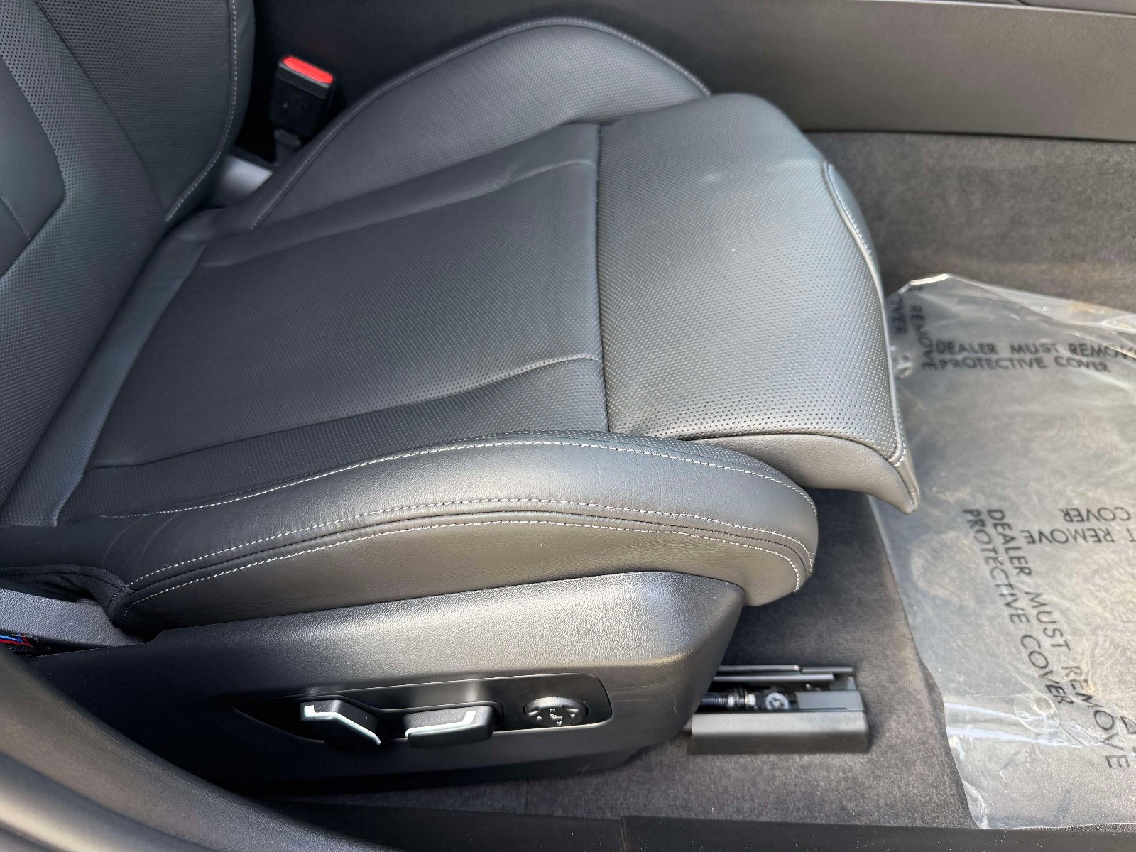 Used 2025 BMW M5 w/ Carbon Package image 33