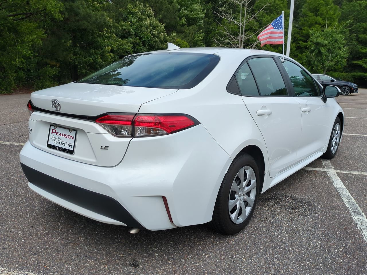 Used 2021 Toyota Corolla LE FWD image 4