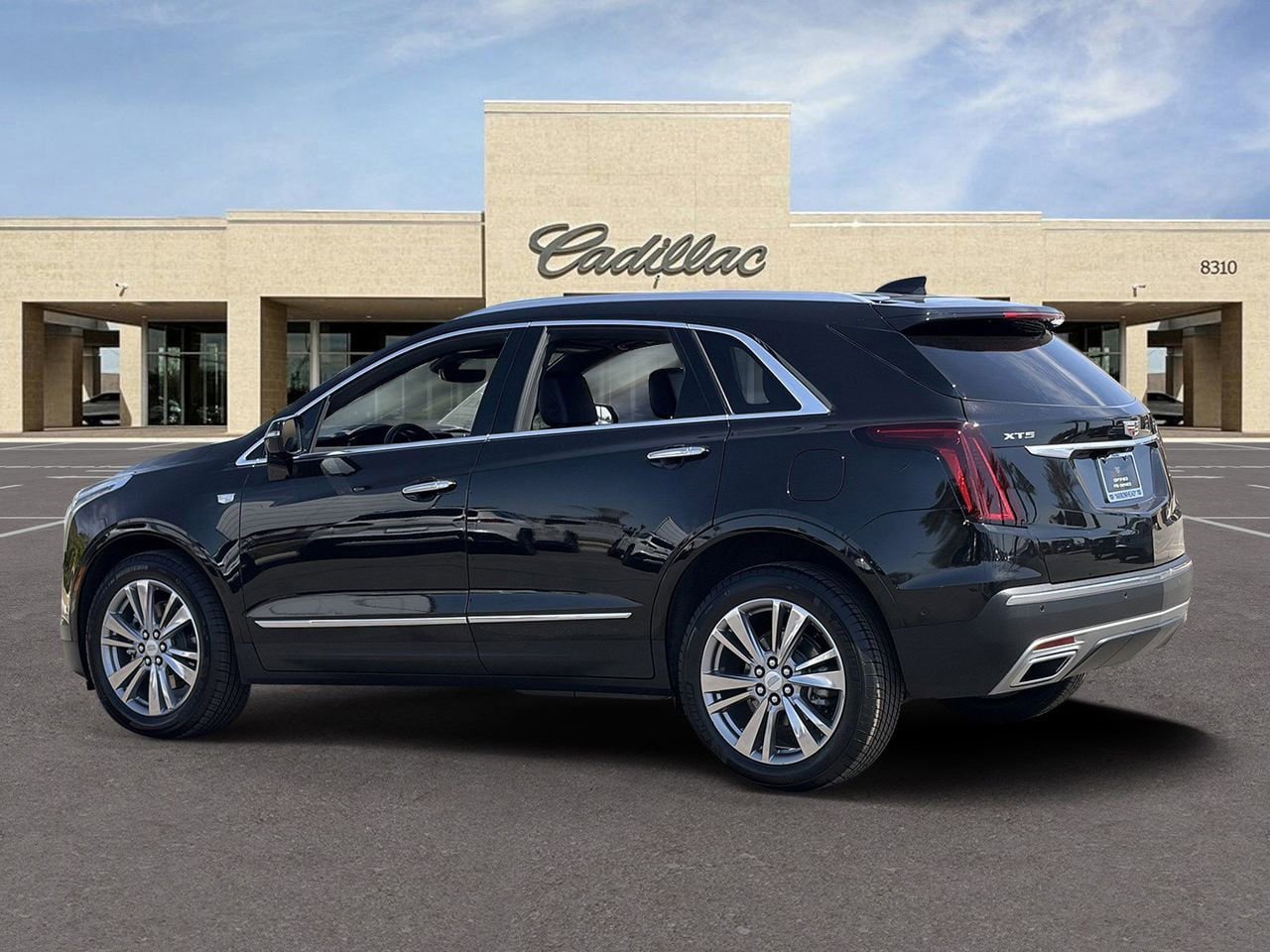 Certified 2024 Cadillac XT5 Premium Luxury w/ Technology Package FWD image 7