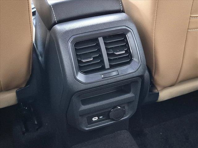 Used 2024 Volkswagen Tiguan SE FWD image 18