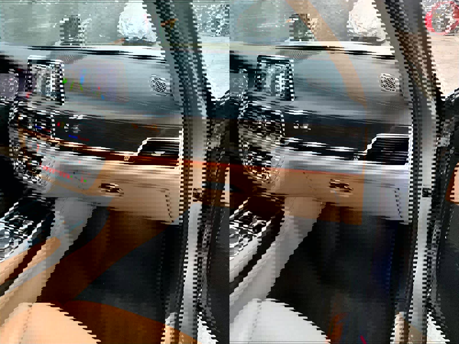 Used 2022 BMW 740i w/ Premium Package image 17