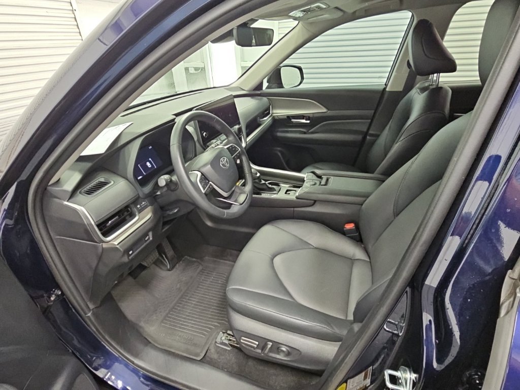 Used 2026 Toyota Grand Highlander XLE FWD image 11