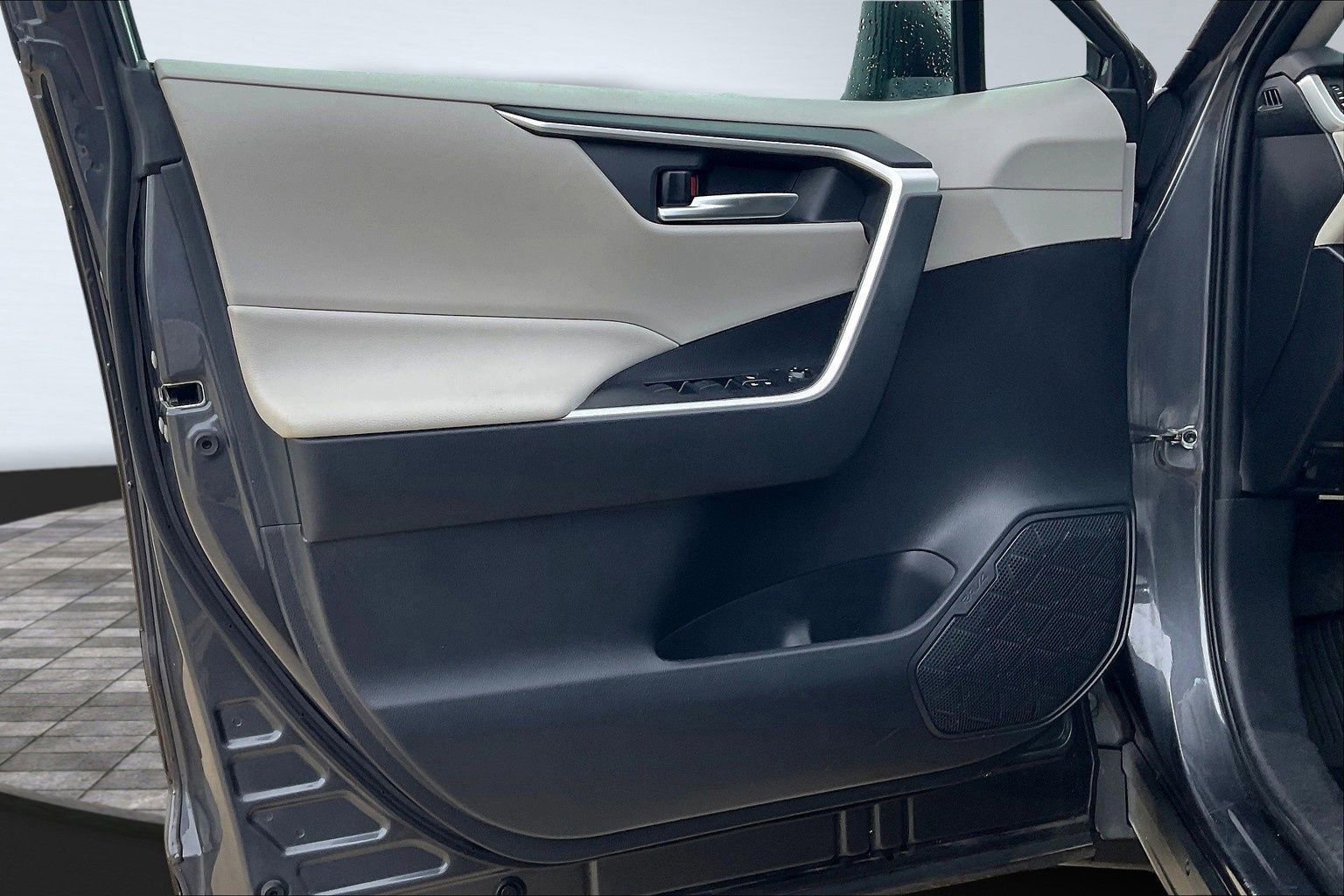 Used 2019 Toyota RAV4 XLE image 27