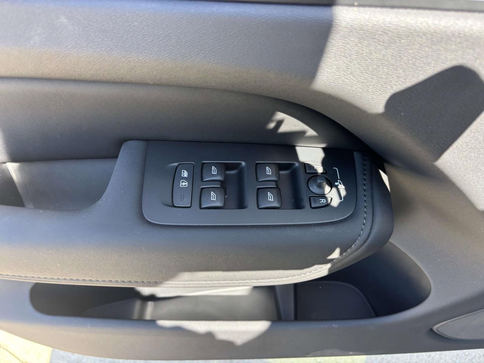 New 2026 Volvo XC60 B5 Ultra w/ Protection Package Premier image 13