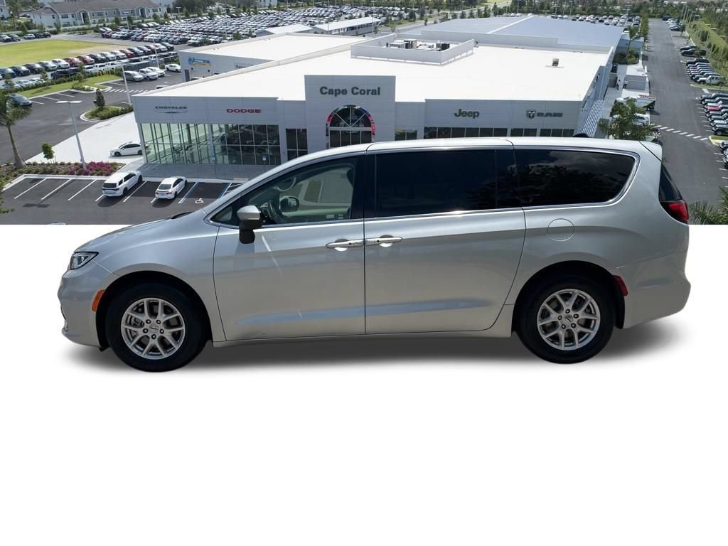 Used 2023 Chrysler Pacifica Touring-L FWD image 22