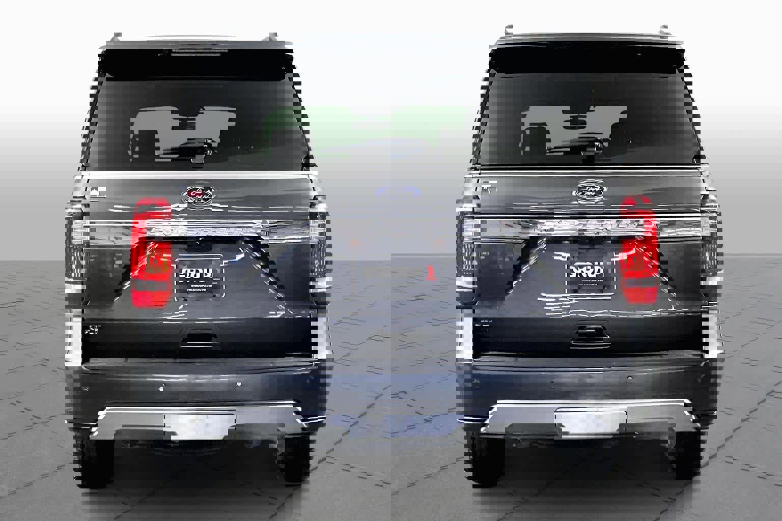 Used 2019 Ford Expedition XLT w/ Equipment Group 202A image 5