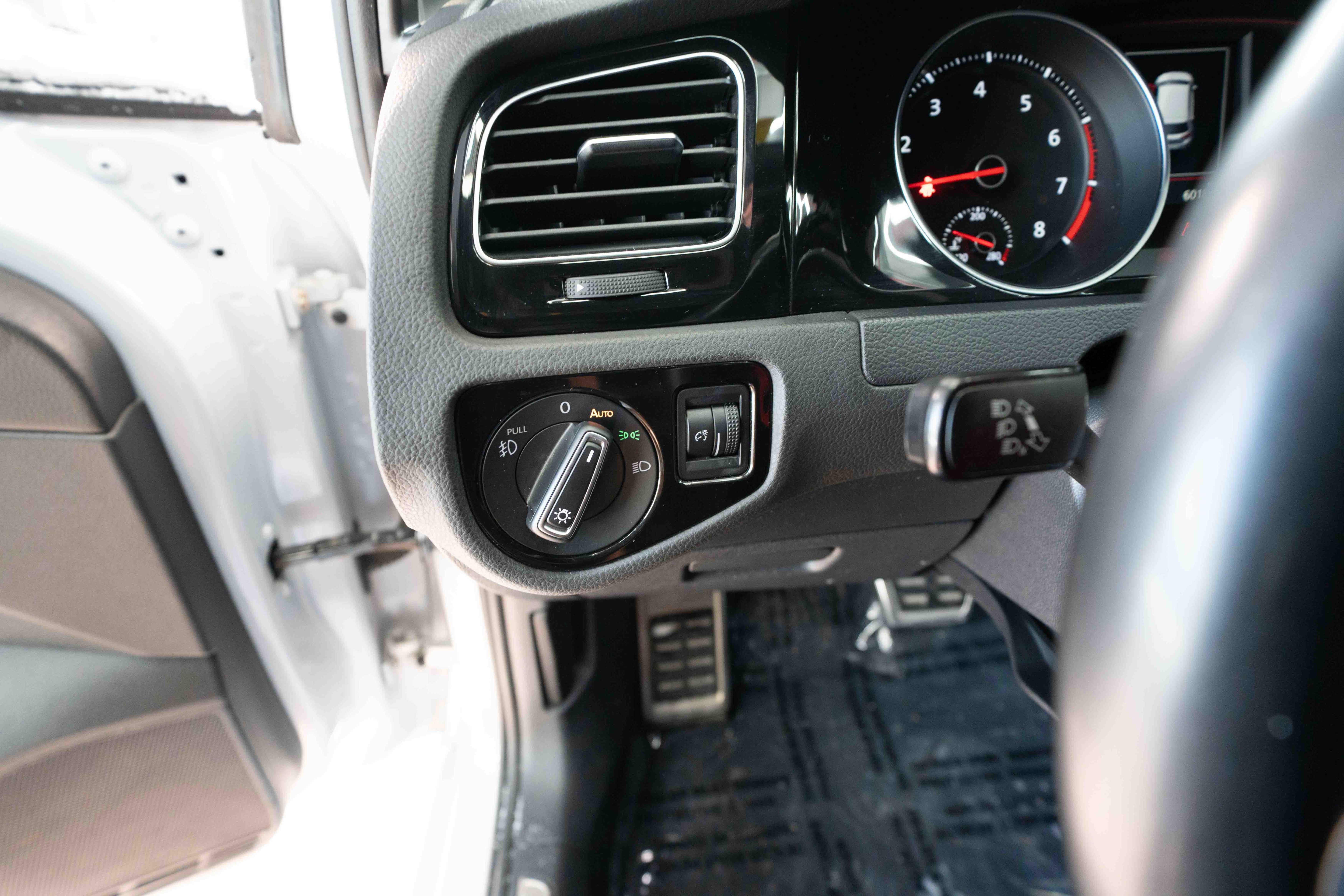 Used 2018 Volkswagen GTI S image 11