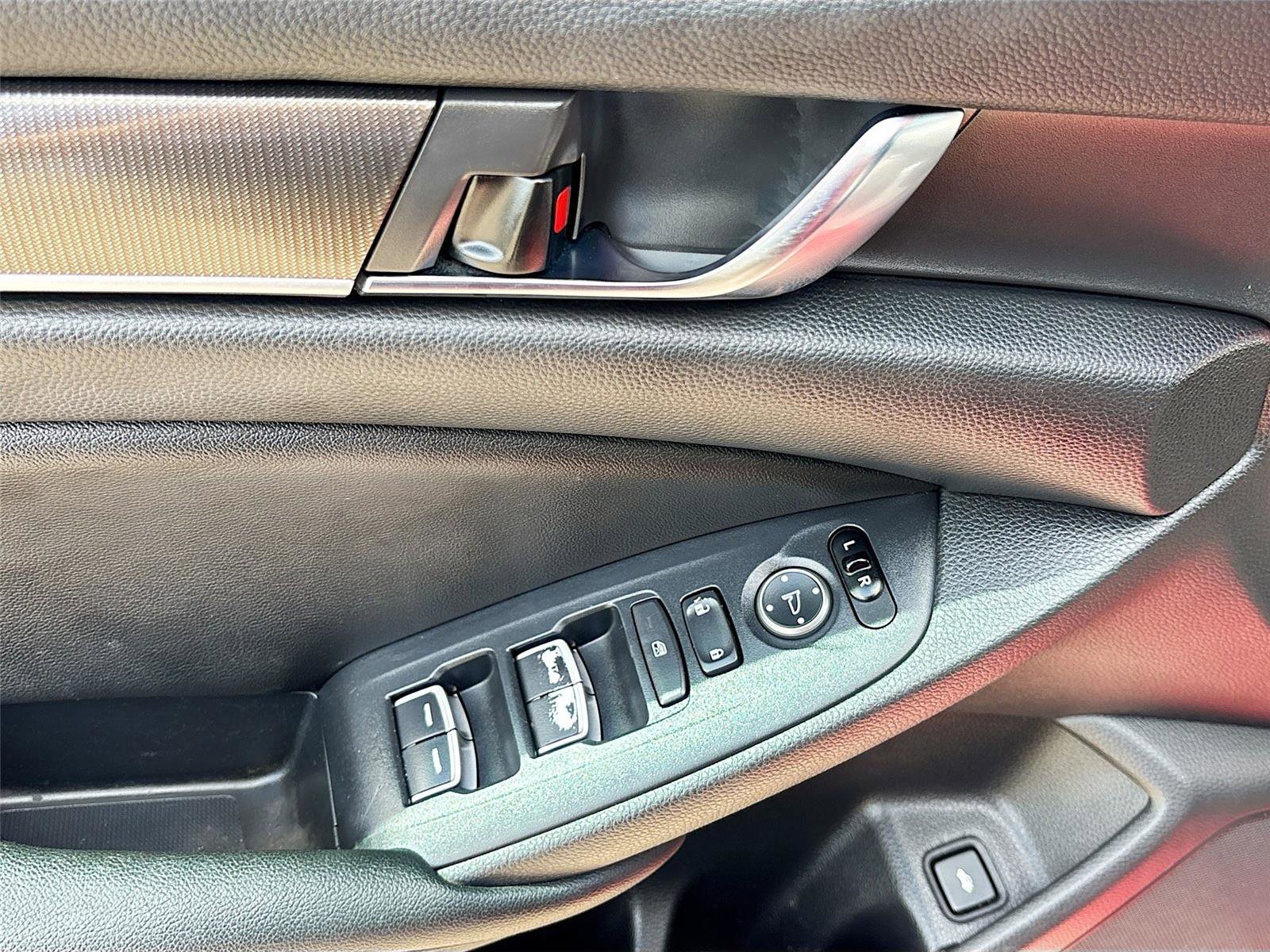 Used 2020 Honda Accord Sport image 16