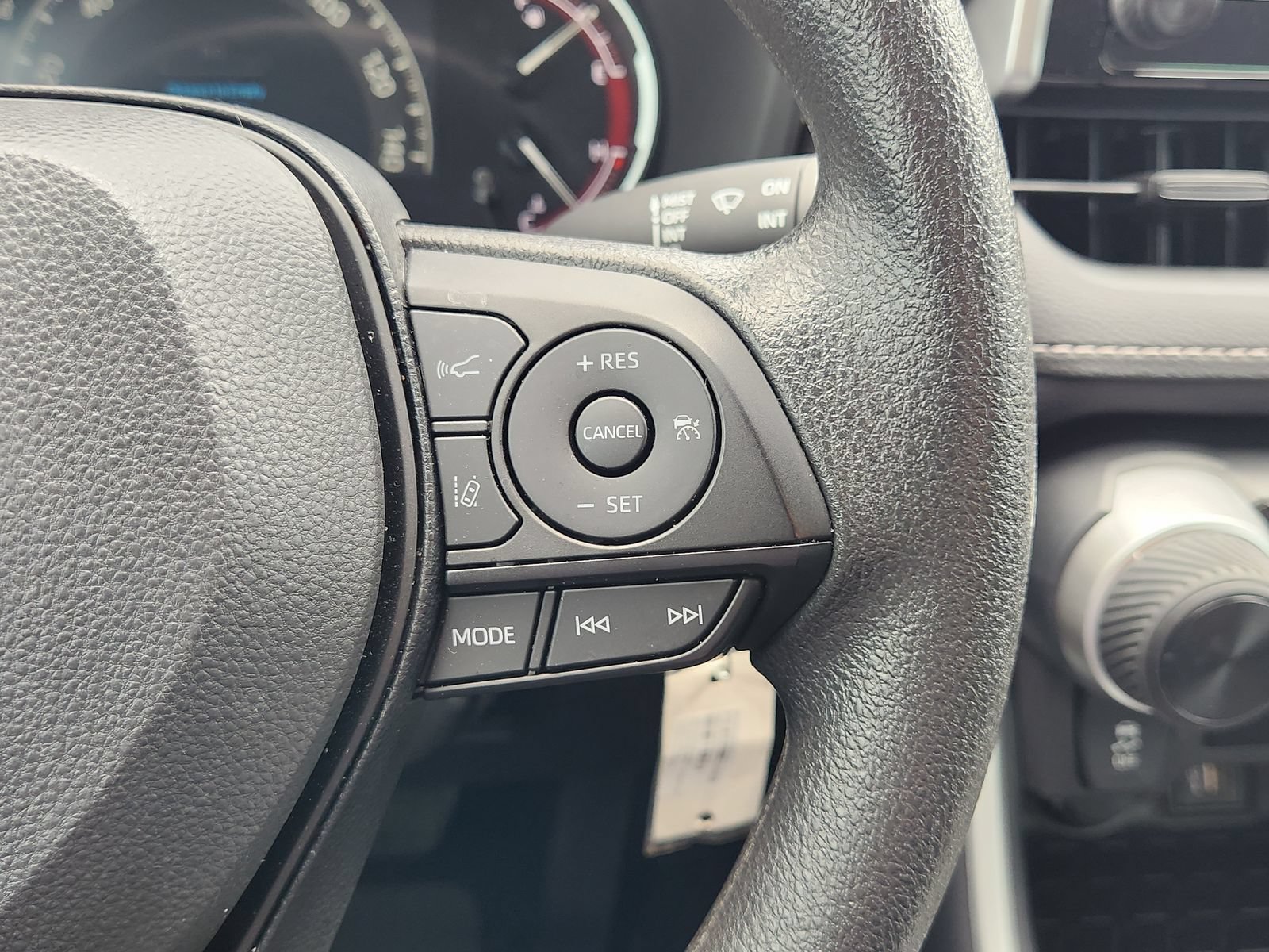 Used 2023 Toyota RAV4 XSE AWD/4WD image 33