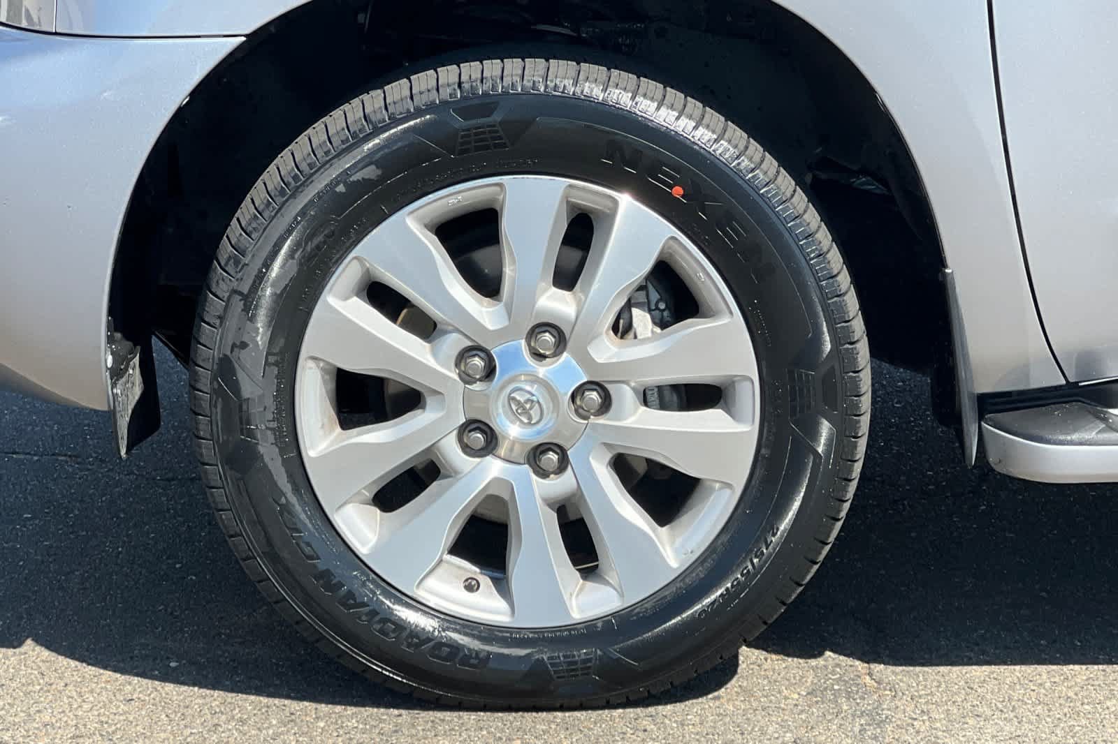 Used 2018 Toyota Sequoia Platinum w/ Carpet Mat Package AWD/4WD image 34