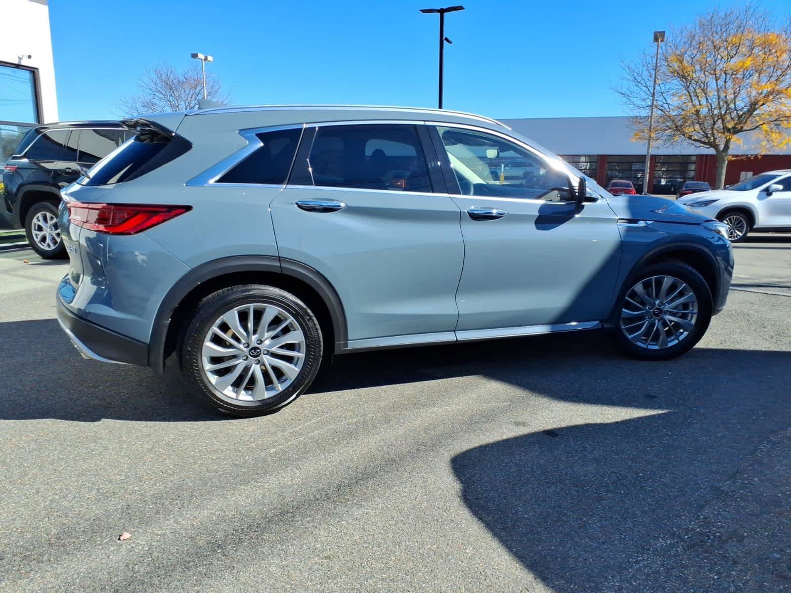 Used 2023 INFINITI QX50 Luxe AWD/4WD image 4