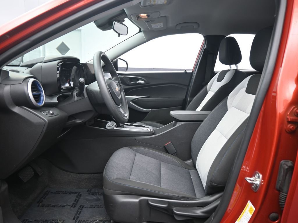 Used 2024 Chevrolet Trax LS image 11