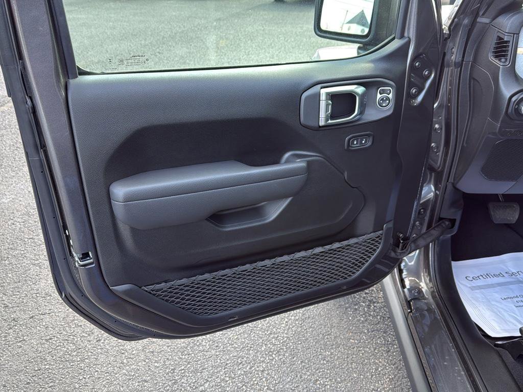 New 2025 Jeep Gladiator Sport image 8