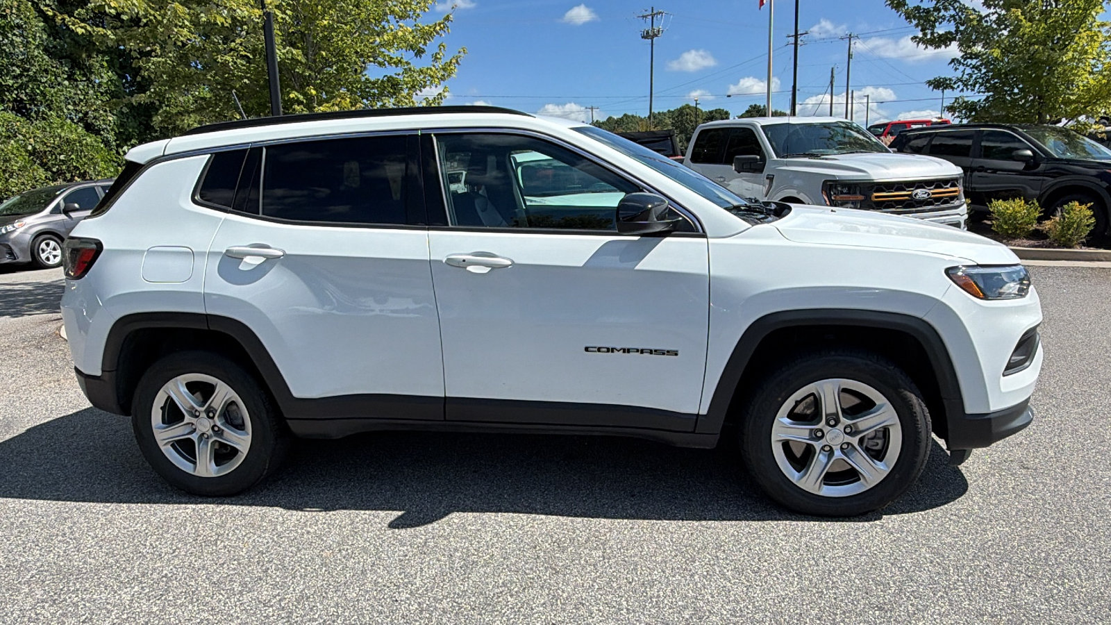 Used 2024 Jeep Compass Latitude AWD/4WD image 7