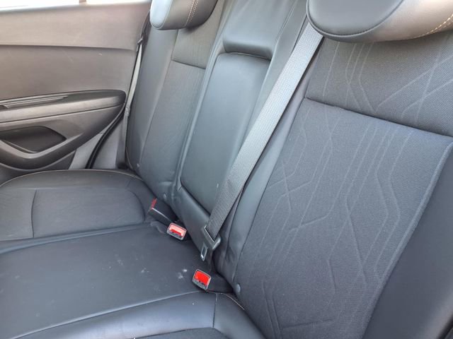 Used 2022 Chevrolet Trax LT w/ LT Convenience Package image 6