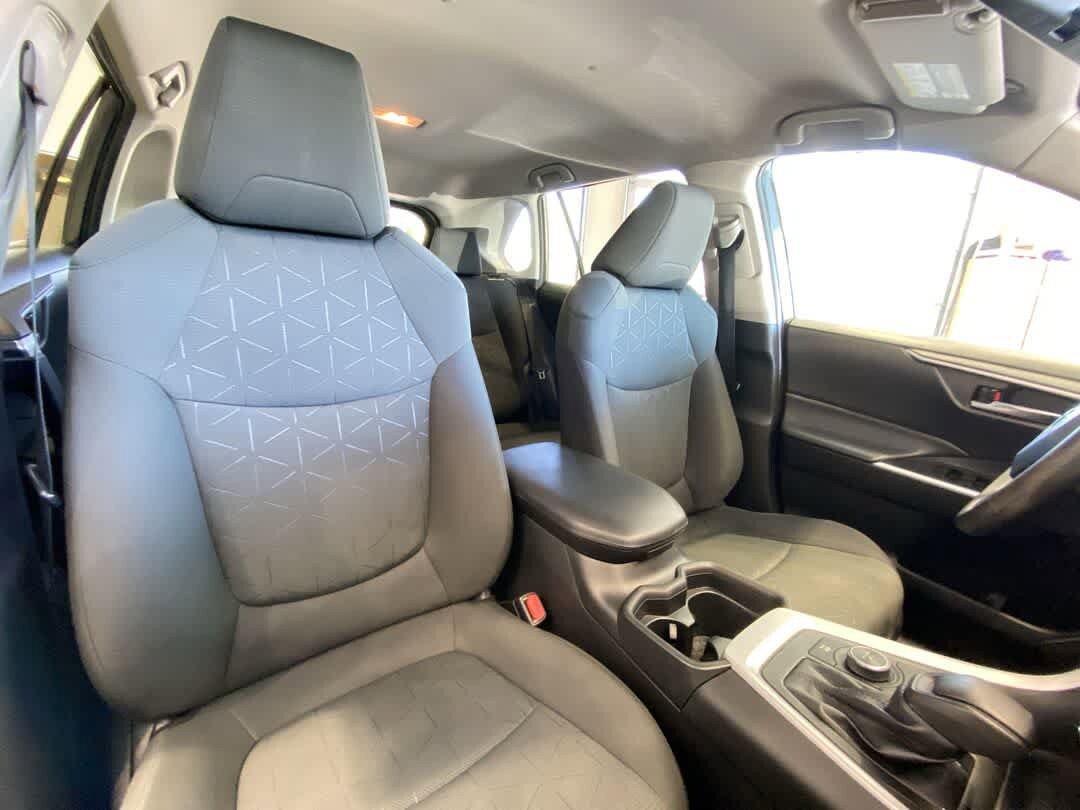 Used 2021 Toyota RAV4 XLE AWD/4WD image 26