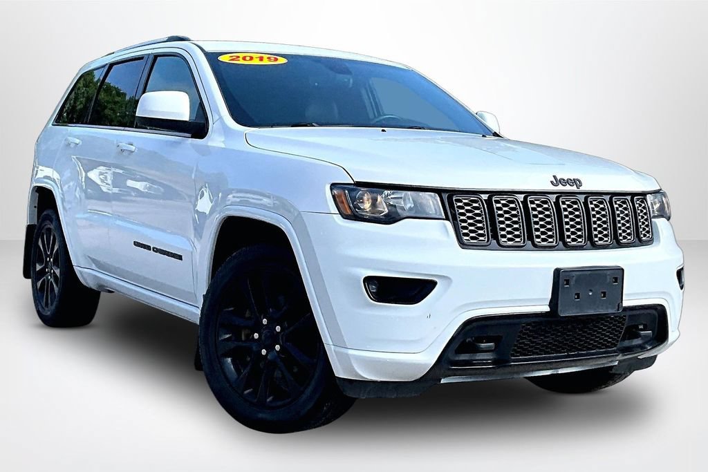 Used 2019 Jeep Grand Cherokee Altitude AWD/4WD image 3