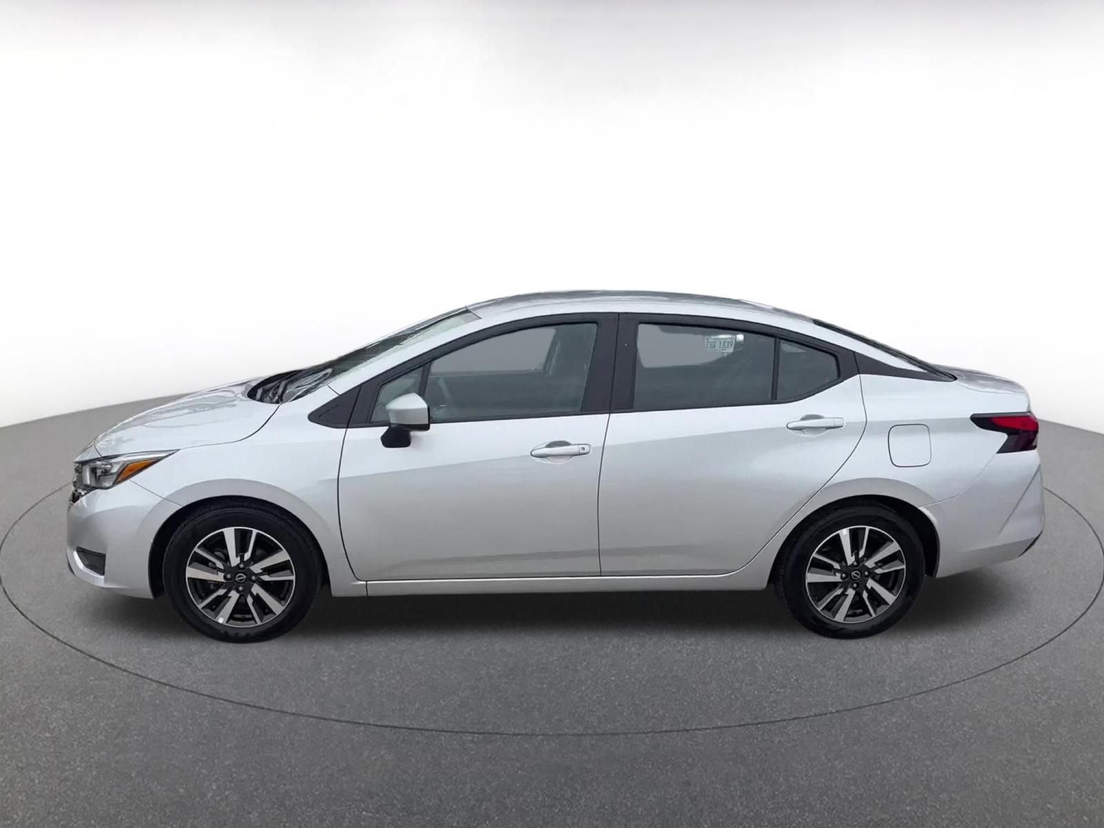 Used 2025 Nissan Versa SV FWD image 9