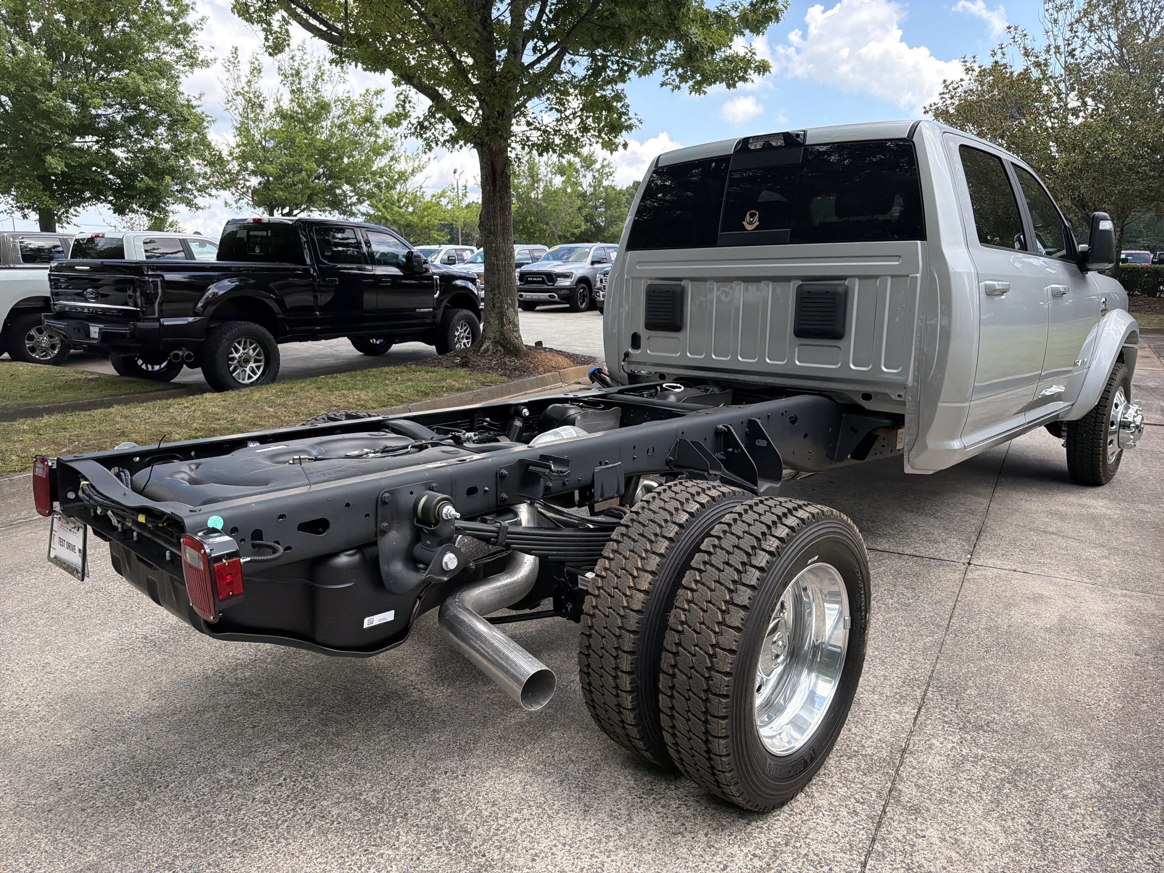 New 2026 RAM 5500 4x4 Crew Cab w/ Laramie Trim Package image 9