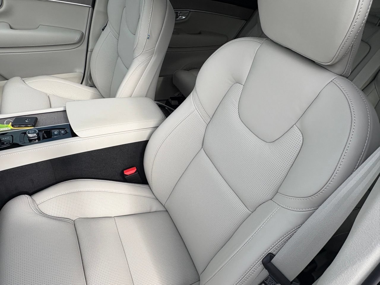 New 2026 Volvo XC90 B6 Ultra w/ Protection Package AWD/4WD image 16