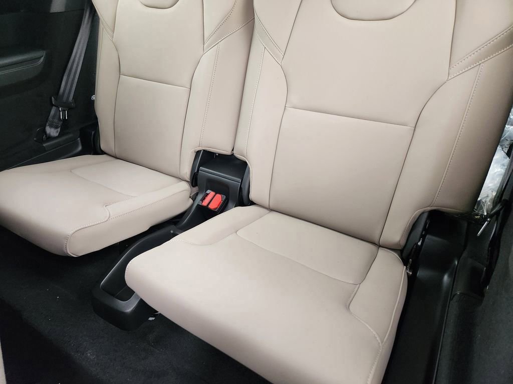 New 2026 Volvo XC90 T8 Plus w/ Protection Package Premier image 18