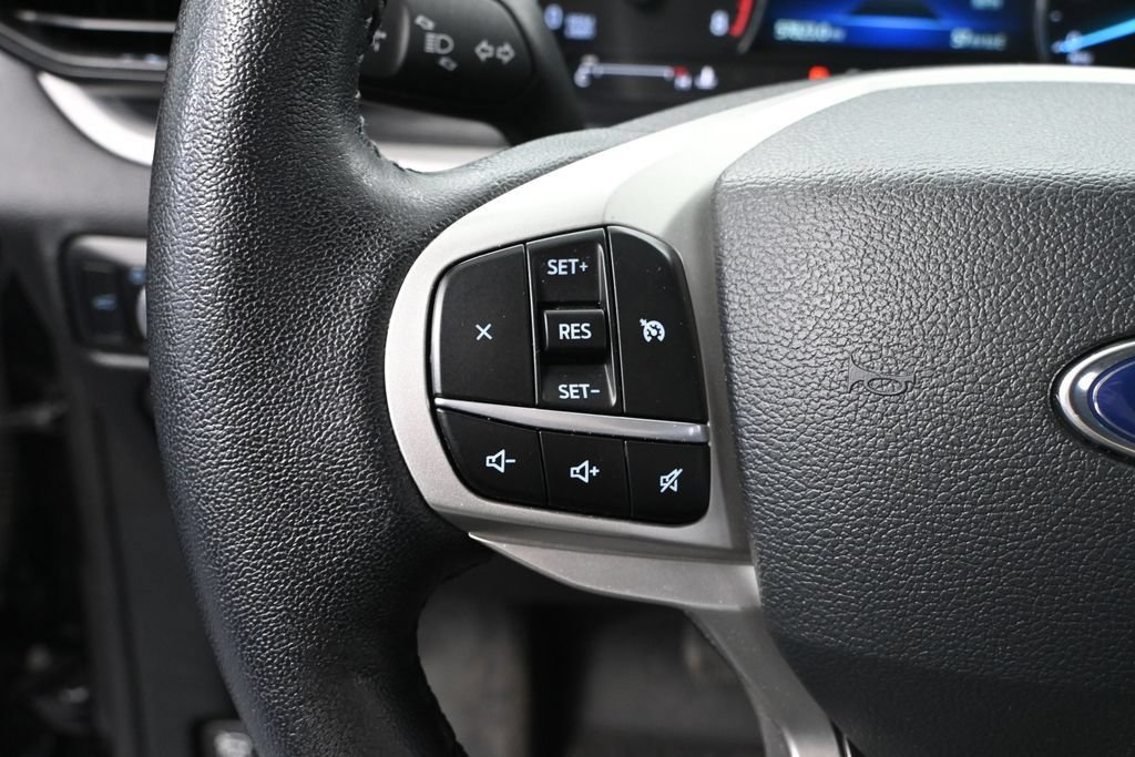 Used 2023 Ford Explorer XLT AWD/4WD image 26