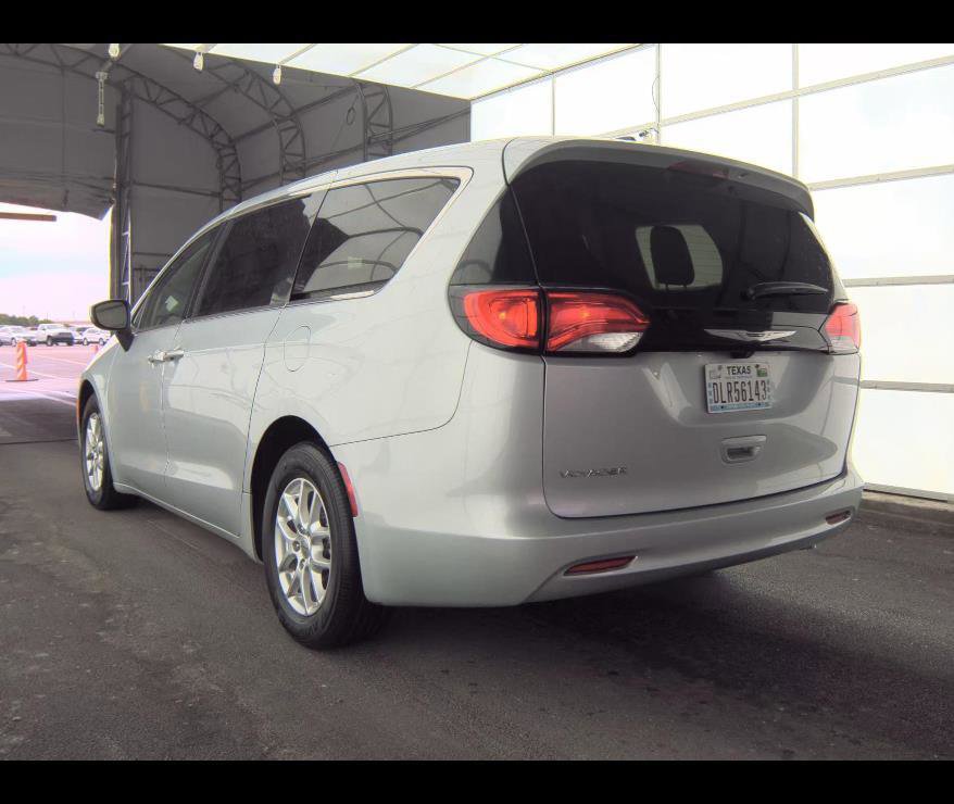Used 2022 Chrysler Voyager LX FWD image 9