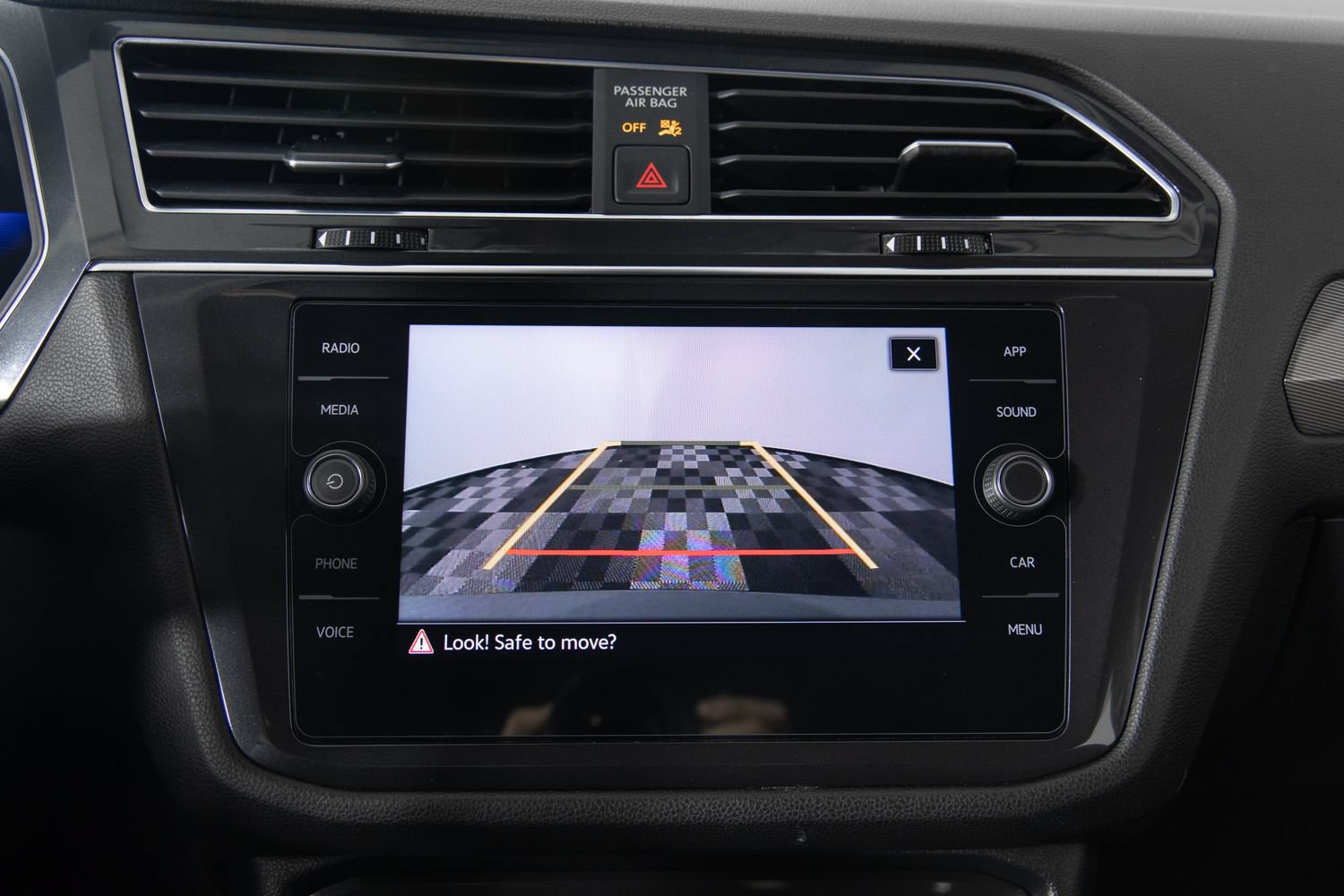 Used 2022 Volkswagen Tiguan SE AWD/4WD image 35
