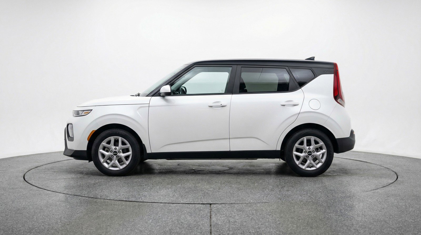 Used 2025 Kia Soul LX w/ LX Technology Package image 5