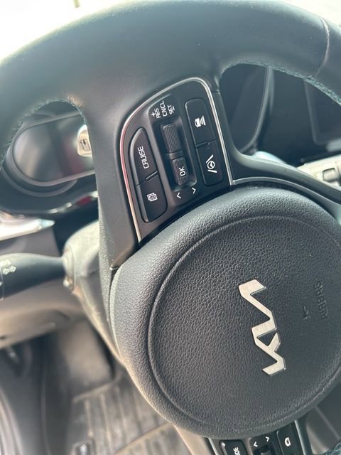 Used 2022 Kia Niro EX Premium w/ Cold Weather Package FWD image 15