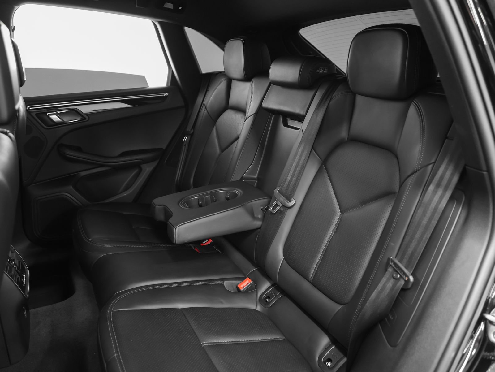 Certified 2023 Porsche Macan S image 40