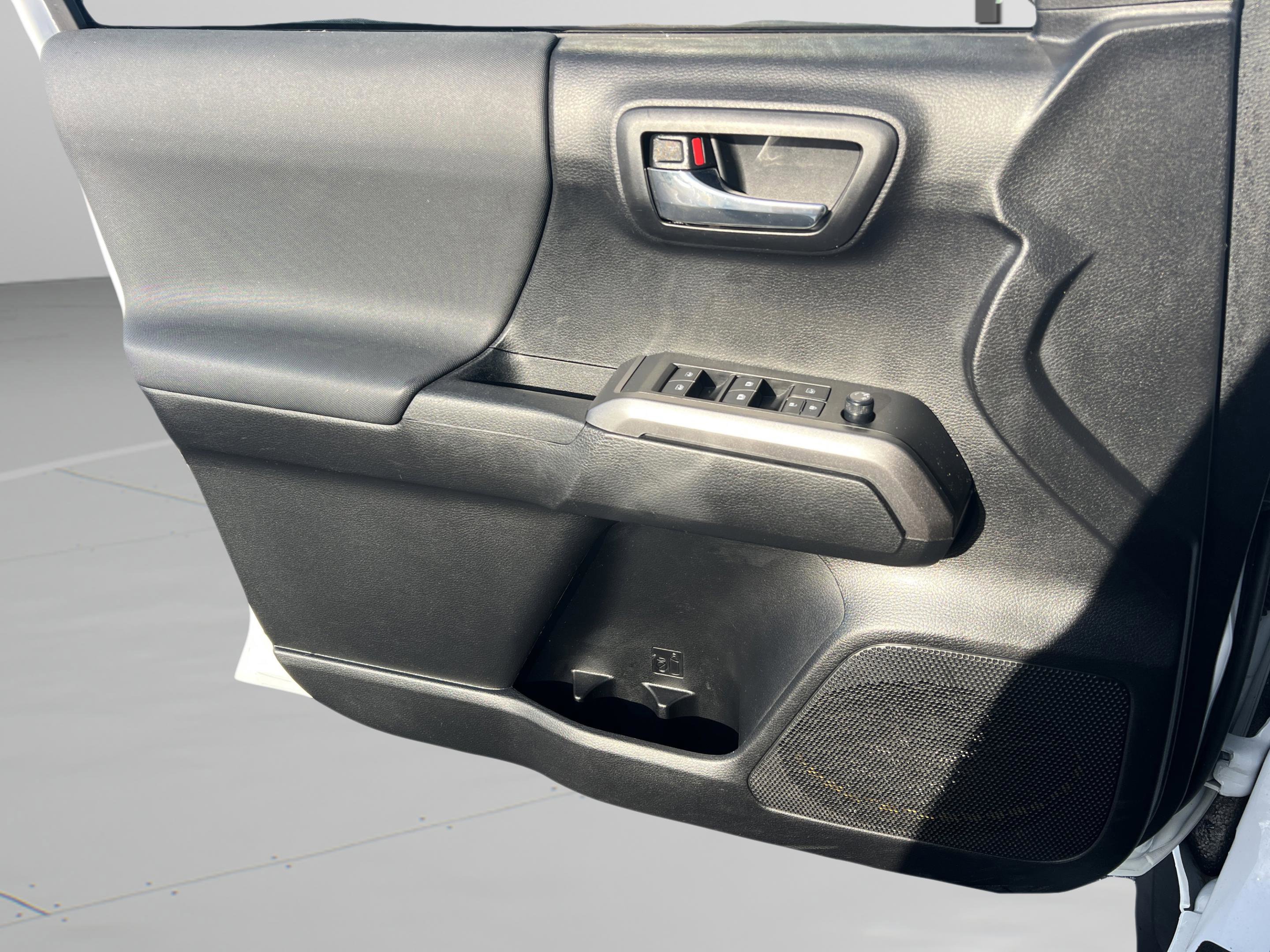 Used 2022 Toyota Tacoma SR image 22