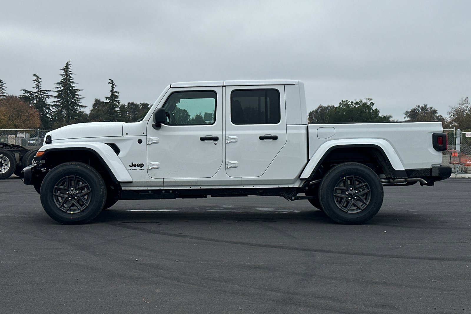 New 2026 Jeep Gladiator Sport image 6
