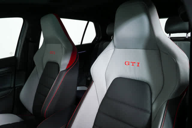 New 2026 Volkswagen GTI SE FWD image 5