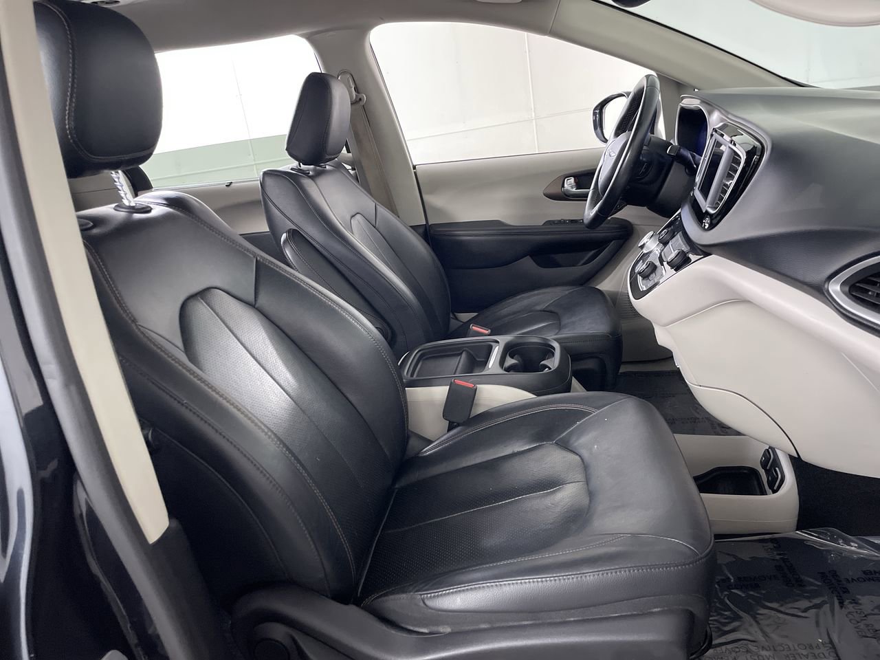 Used 2019 Chrysler Pacifica Touring-L FWD image 22