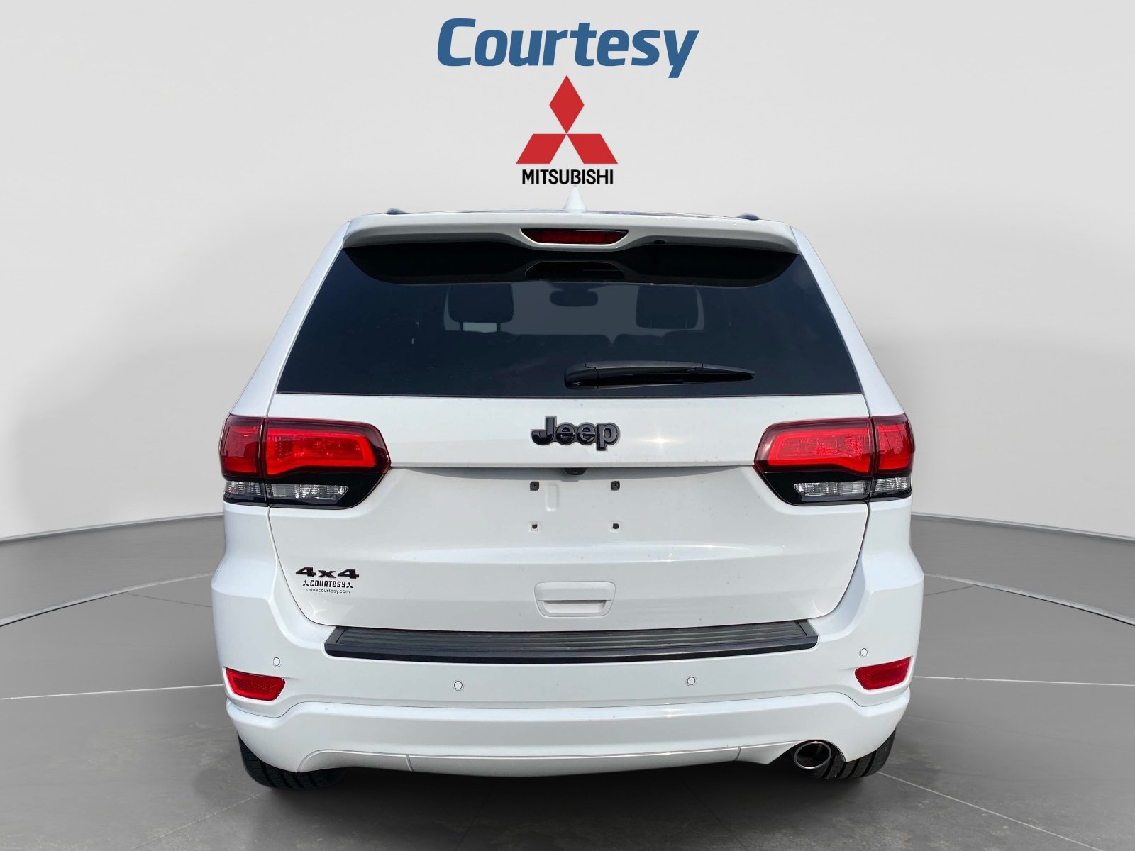 Used 2020 Jeep Grand Cherokee Altitude AWD/4WD image 4