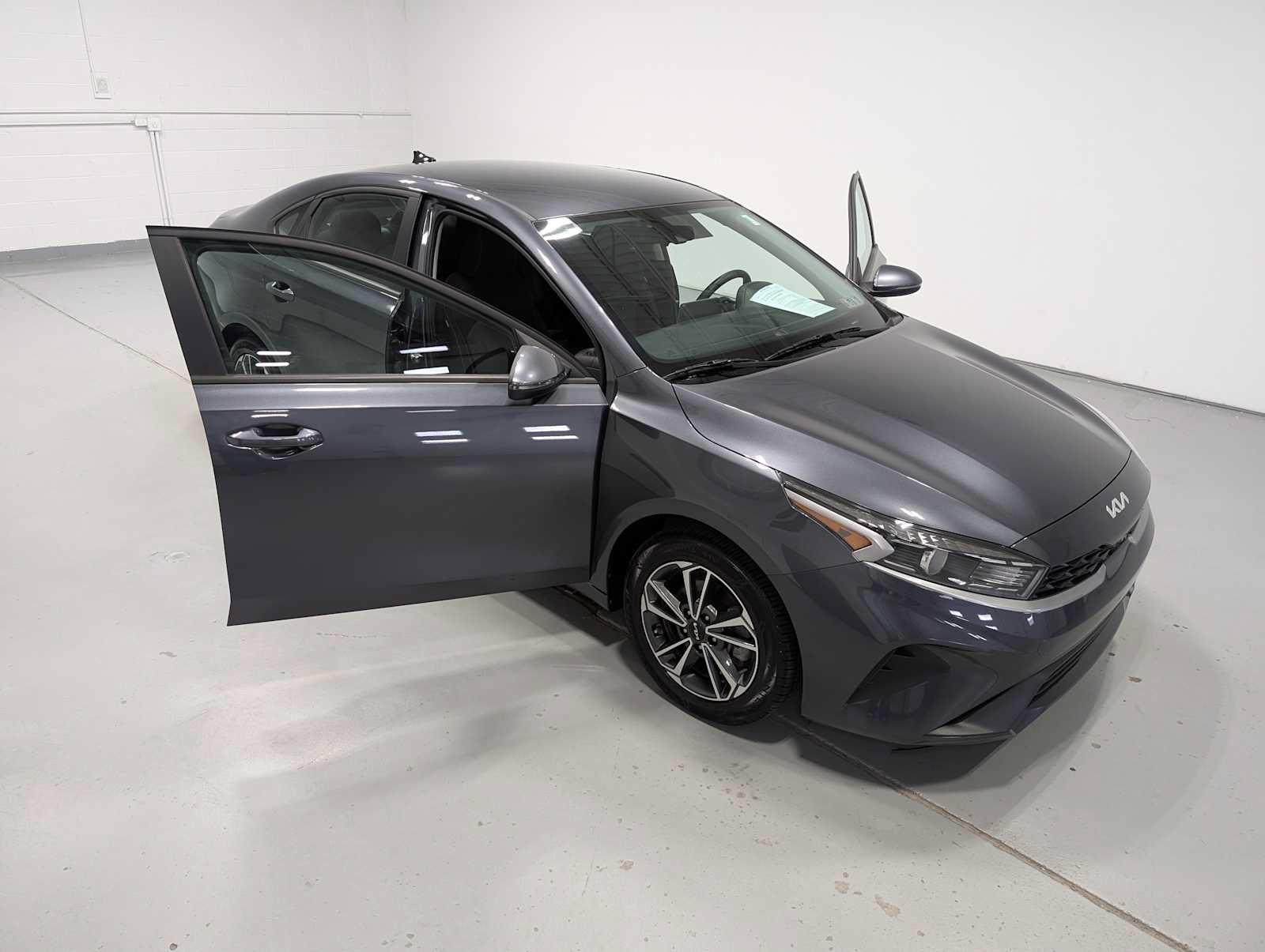Certified 2023 Kia Forte LXS w/ LXS Technology Package FWD image 16