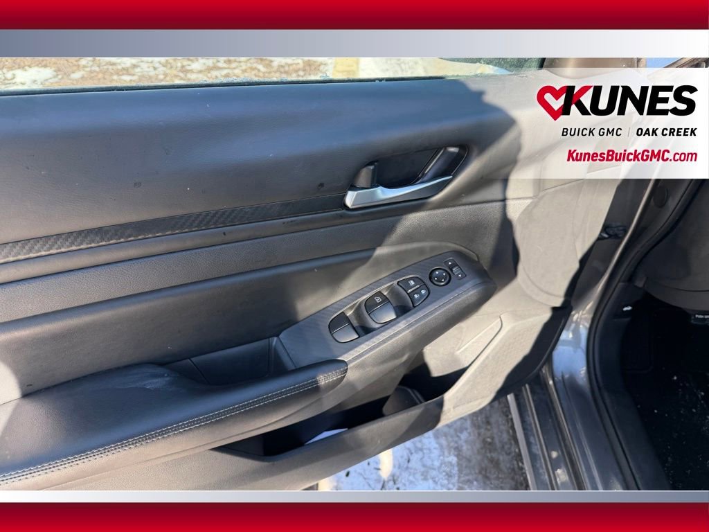 Used 2024 Nissan Altima 2.5 SV image 8